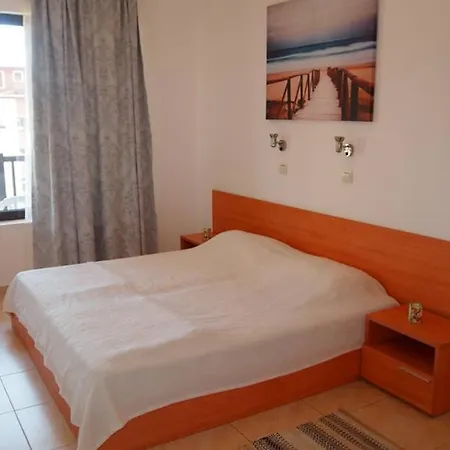 Cosy Flat 2 Bedroom Flat At דירה *